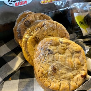 2 Chocolate Chip Cookies