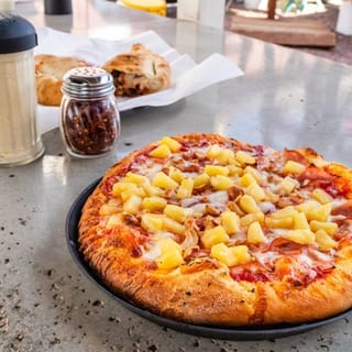 Flynn Hawaiian Pizza (16")